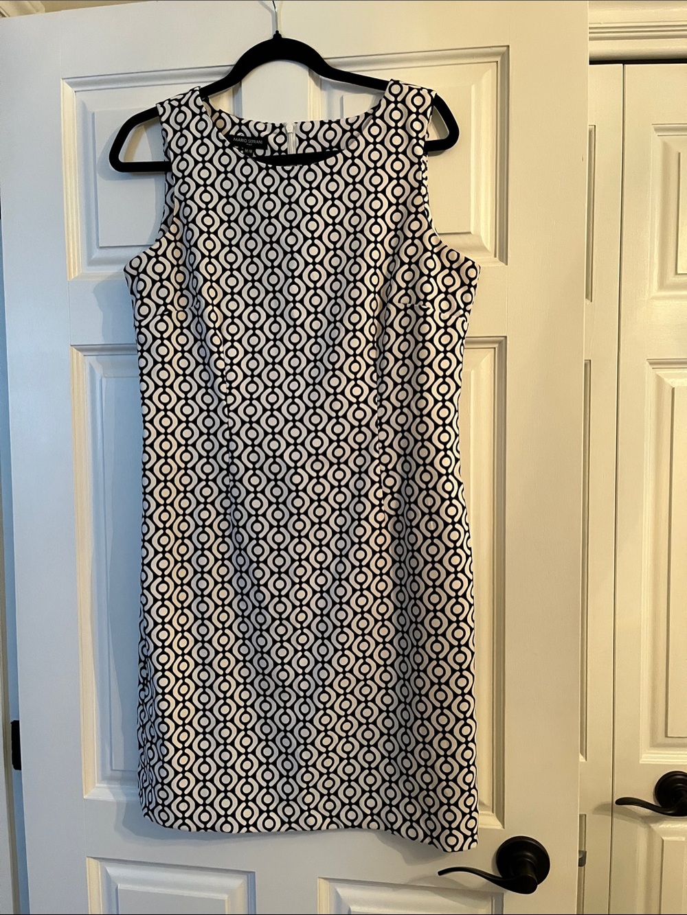 Mario Serrani Italy Black & White Geometric Sleeveless Shift Dress - Classic Cut